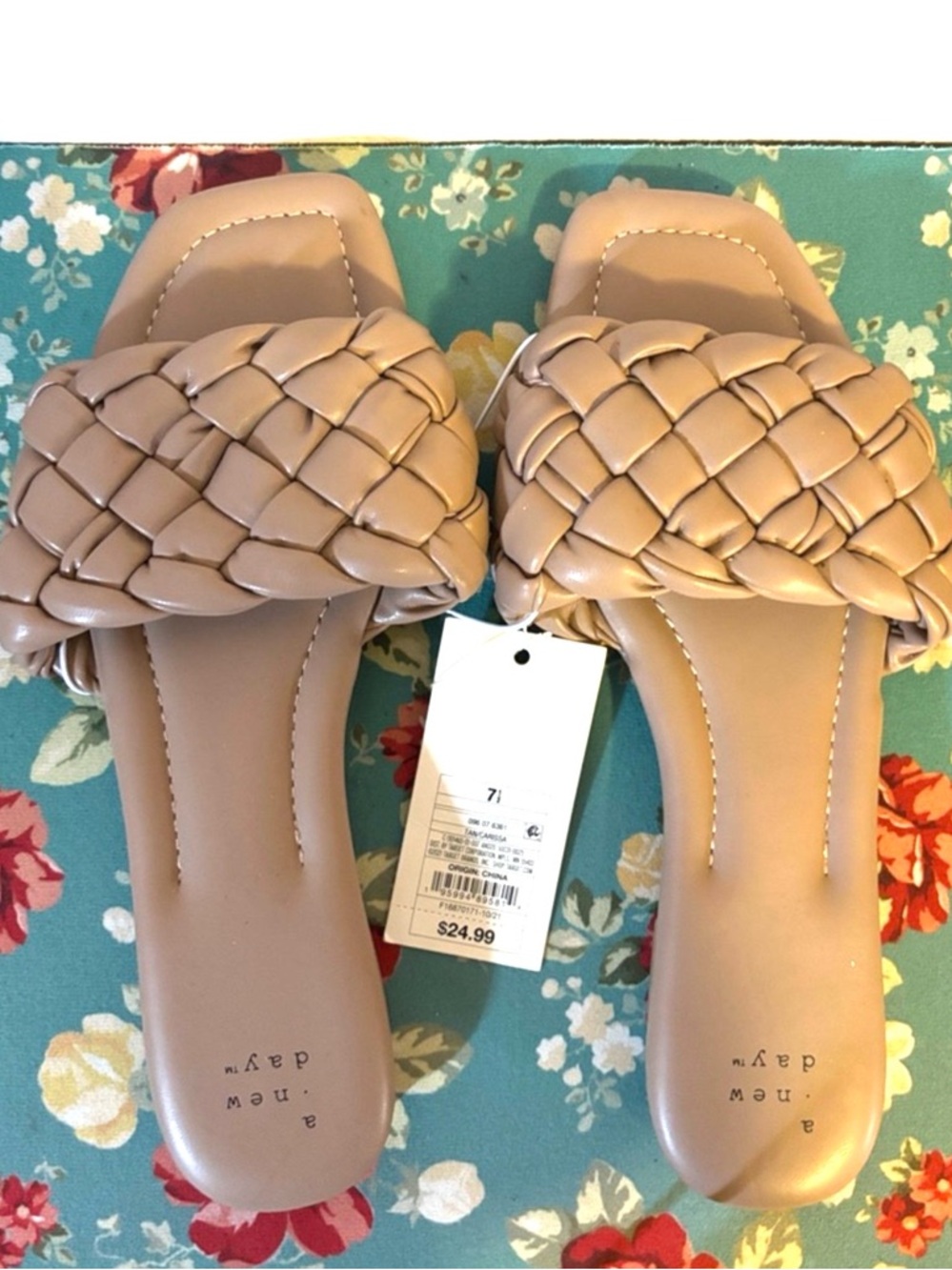 a new day Woman’s Beige Woven Slide Sandals Size 7.5 NWT